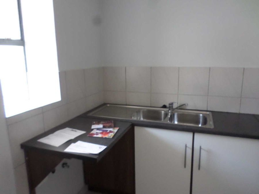 To Let 2 Bedroom Property for Rent in Die Hoewes Gauteng