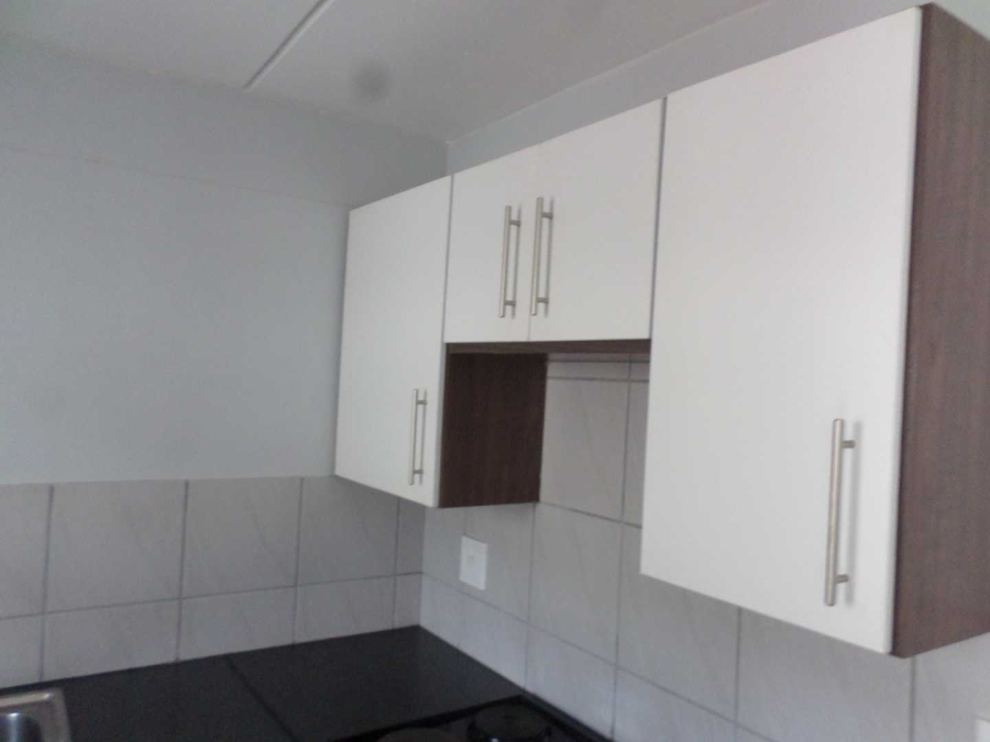 To Let 2 Bedroom Property for Rent in Die Hoewes Gauteng