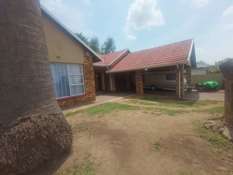 4 Bedroom Property for Sale in Van Riebeeck Park Gauteng