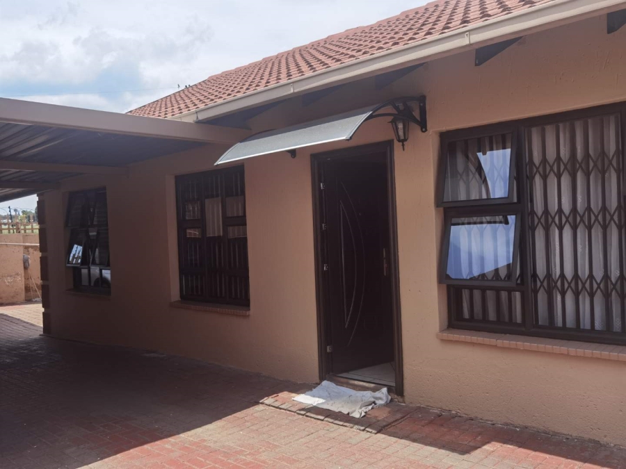 3 Bedroom Property for Sale in Birchleigh North Gauteng