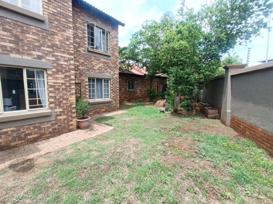 2 Bedroom Property for Sale in Eco Park Gauteng