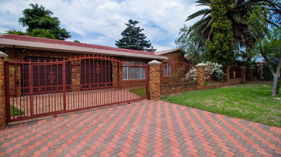 3 Bedroom Property for Sale in Mackenzie Park Gauteng