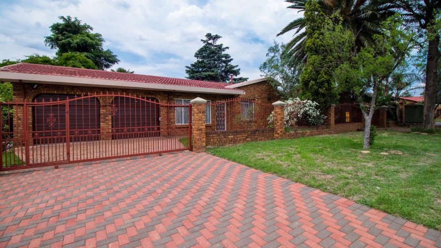 3 Bedroom Property for Sale in Mackenzie Park Gauteng