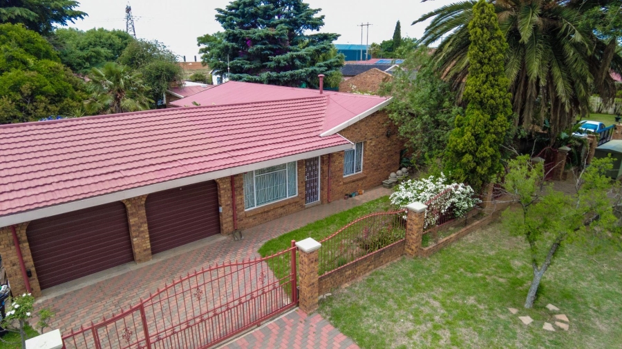 3 Bedroom Property for Sale in Mackenzie Park Gauteng