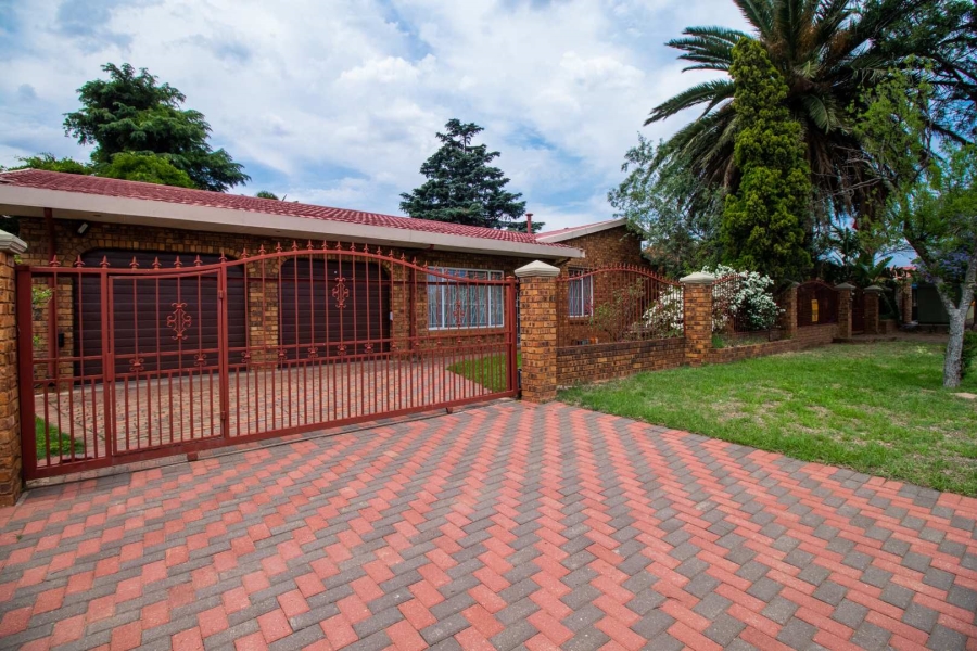 3 Bedroom Property for Sale in Mackenzie Park Gauteng