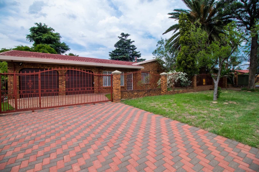 3 Bedroom Property for Sale in Mackenzie Park Gauteng