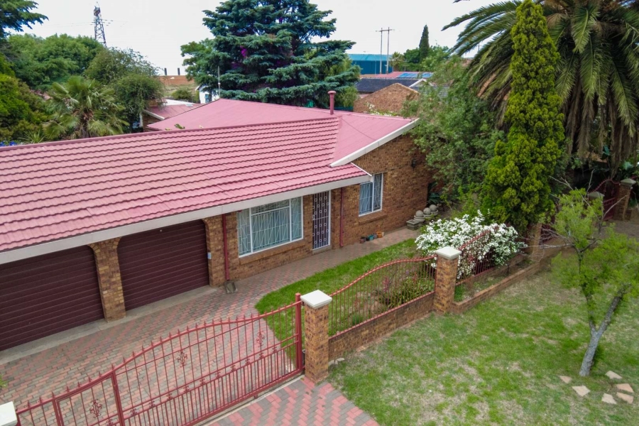 3 Bedroom Property for Sale in Mackenzie Park Gauteng