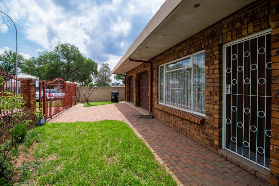 3 Bedroom Property for Sale in Mackenzie Park Gauteng