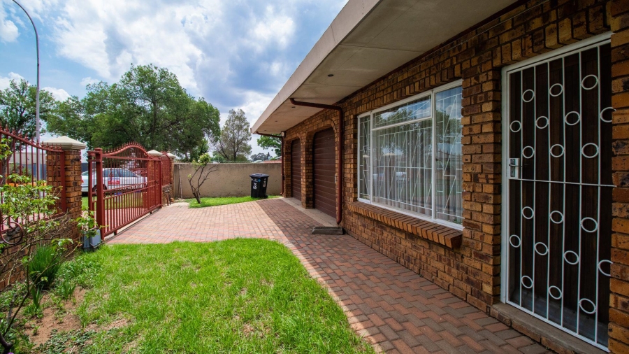 3 Bedroom Property for Sale in Mackenzie Park Gauteng