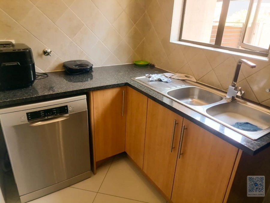 4 Bedroom Property for Sale in Thatchfield Close Gauteng