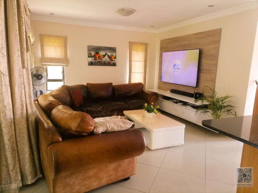 4 Bedroom Property for Sale in Thatchfield Close Gauteng