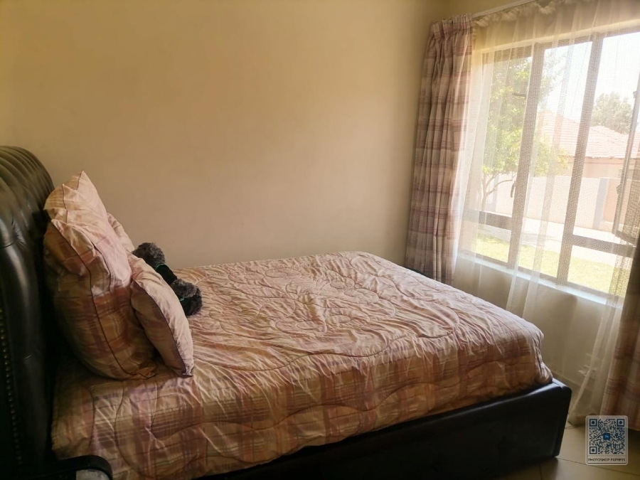 4 Bedroom Property for Sale in Thatchfield Close Gauteng