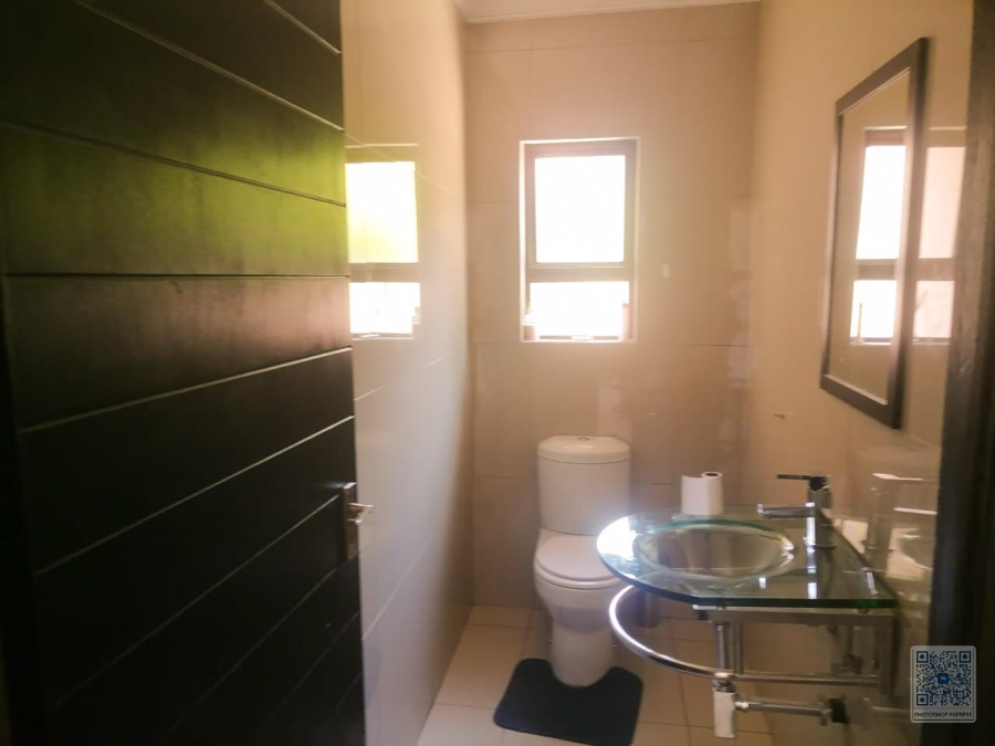 4 Bedroom Property for Sale in Thatchfield Close Gauteng