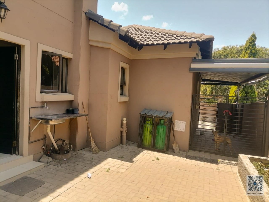 4 Bedroom Property for Sale in Thatchfield Close Gauteng