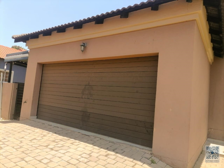 4 Bedroom Property for Sale in Thatchfield Close Gauteng