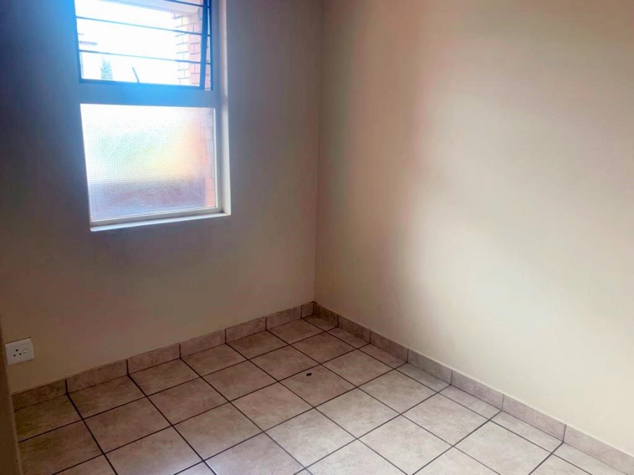 To Let 2 Bedroom Property for Rent in Olympus Gauteng