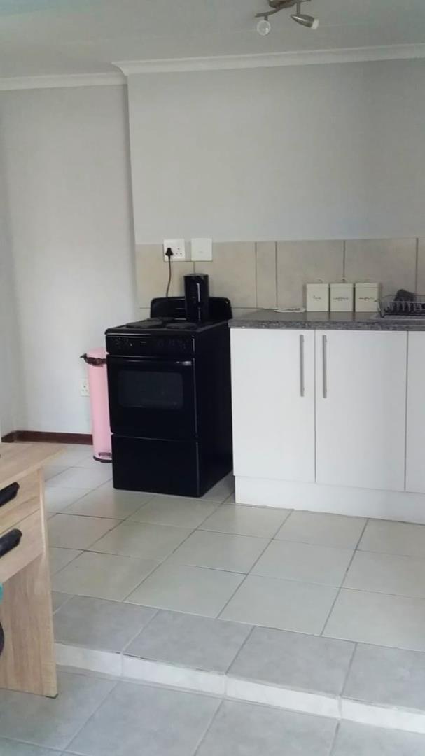 To Let 1 Bedroom Property for Rent in Waverley Gauteng