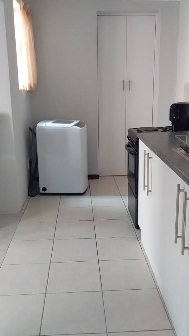 To Let 1 Bedroom Property for Rent in Waverley Gauteng