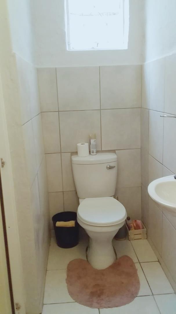 To Let 1 Bedroom Property for Rent in Waverley Gauteng