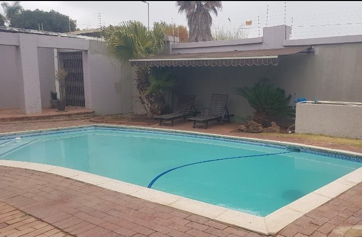 To Let 1 Bedroom Property for Rent in Waverley Gauteng