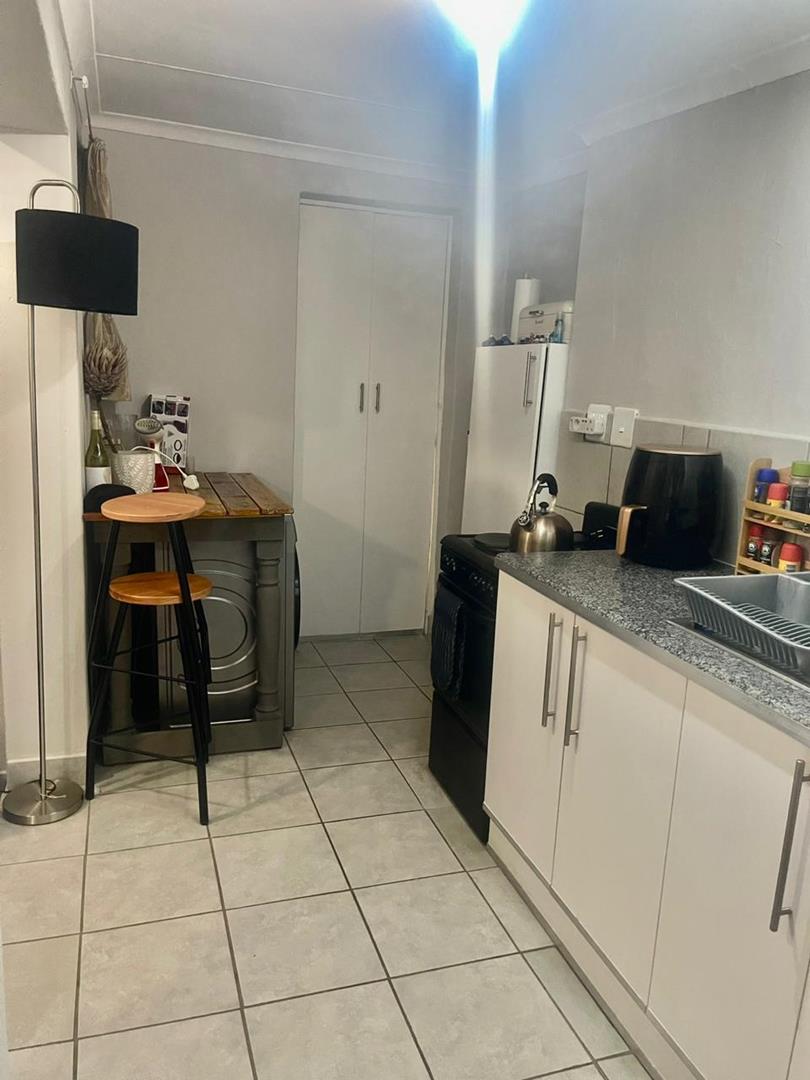 To Let 1 Bedroom Property for Rent in Waverley Gauteng