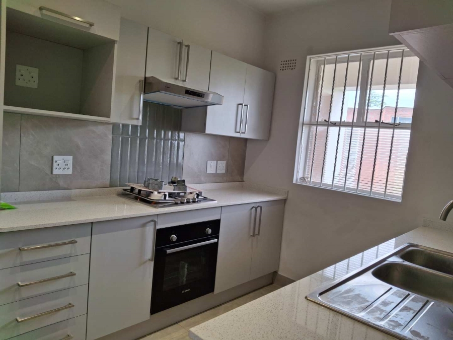 To Let 1 Bedroom Property for Rent in Waverley Gauteng