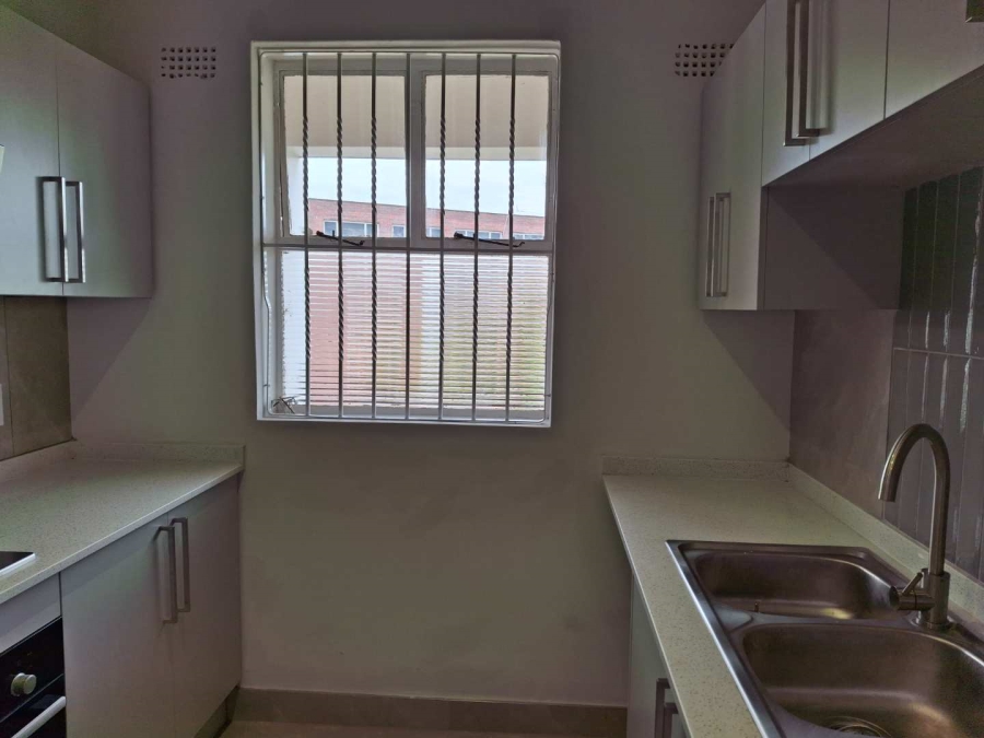 To Let 1 Bedroom Property for Rent in Waverley Gauteng