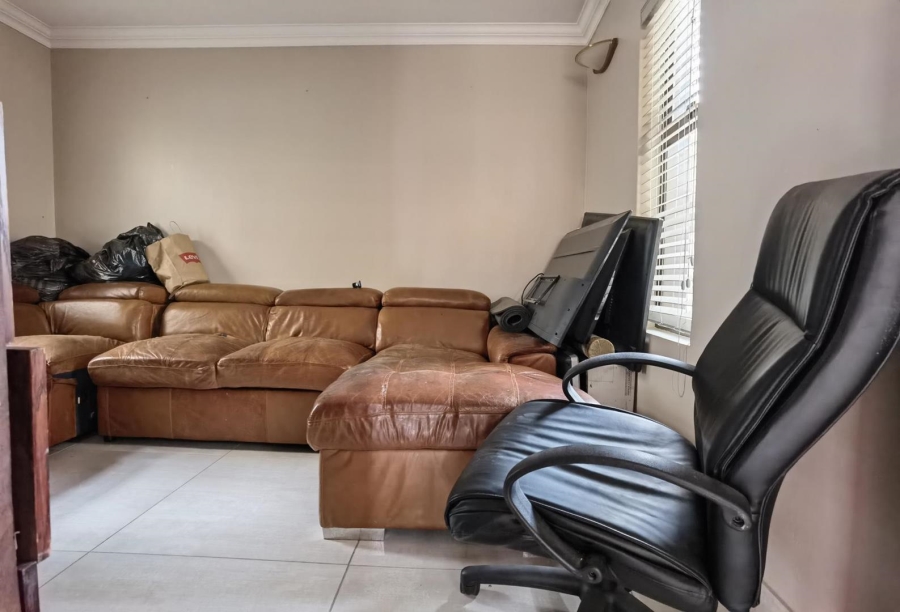 5 Bedroom Property for Sale in Blue Valley Golf Estate Gauteng