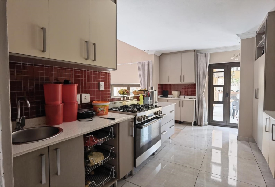 5 Bedroom Property for Sale in Blue Valley Golf Estate Gauteng