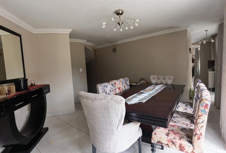 5 Bedroom Property for Sale in Blue Valley Golf Estate Gauteng