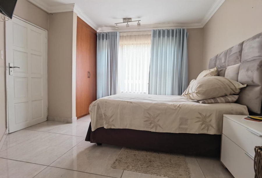 5 Bedroom Property for Sale in Blue Valley Golf Estate Gauteng