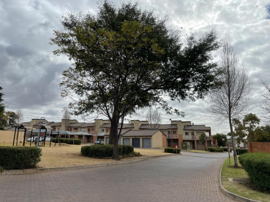 2 Bedroom Property for Sale in Noordwyk Gauteng