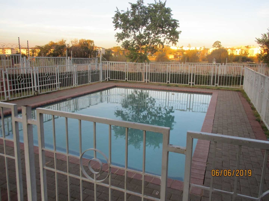 2 Bedroom Property for Sale in Noordwyk Gauteng