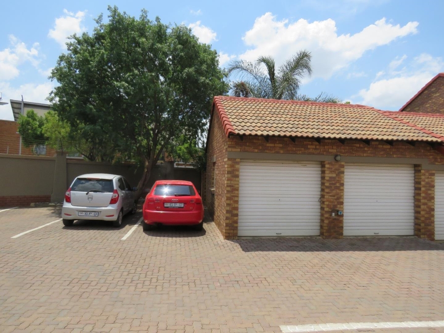 2 Bedroom Property for Sale in Eco Park Gauteng