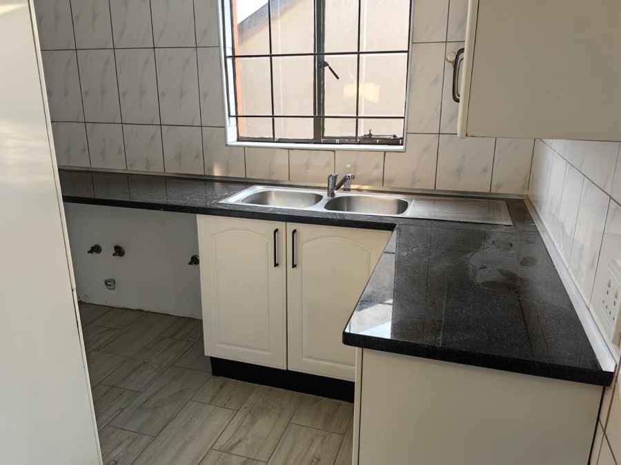 5 Bedroom Property for Sale in Elspark Gauteng