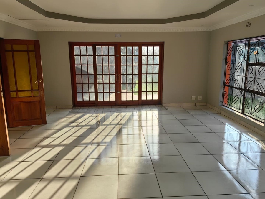 5 Bedroom Property for Sale in Elspark Gauteng