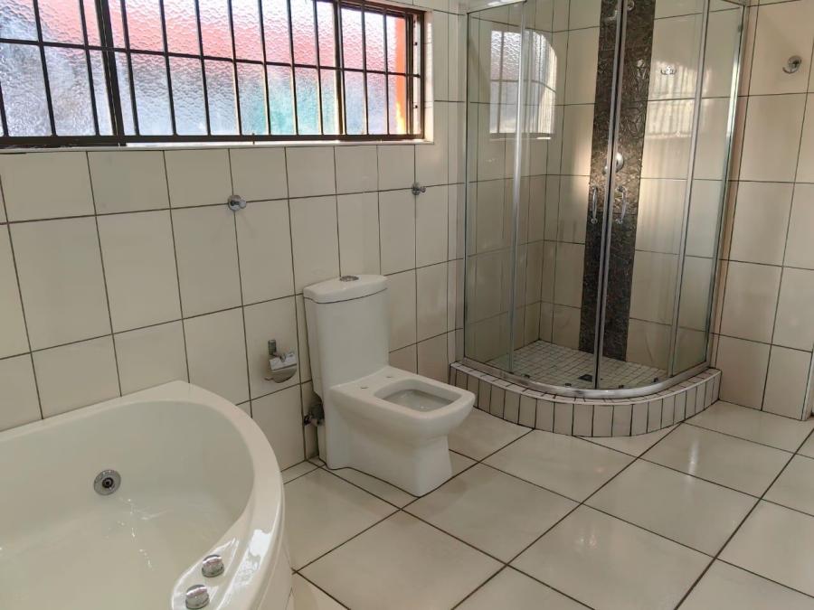 5 Bedroom Property for Sale in Elspark Gauteng