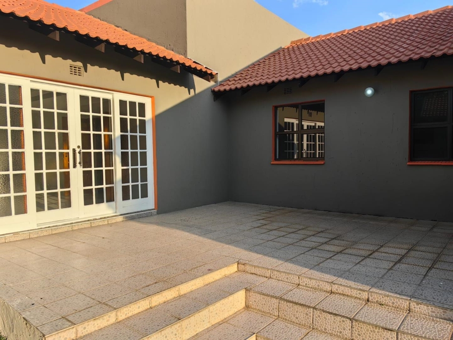 5 Bedroom Property for Sale in Elspark Gauteng