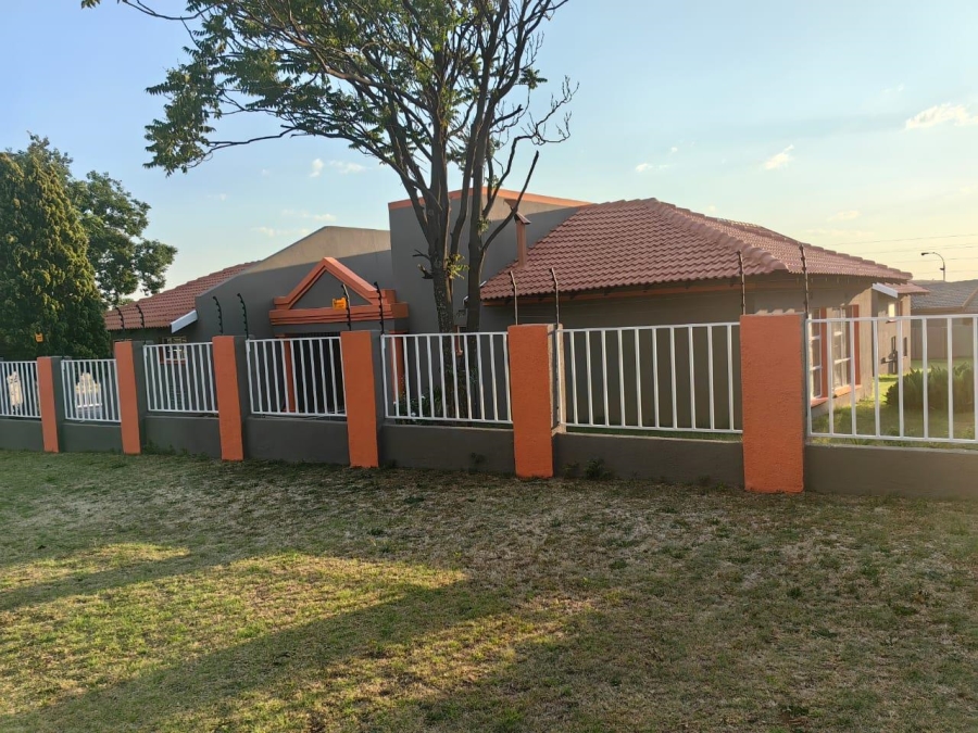 5 Bedroom Property for Sale in Elspark Gauteng