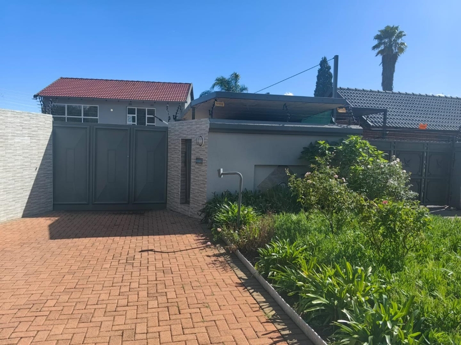 5 Bedroom Property for Sale in Elspark Gauteng