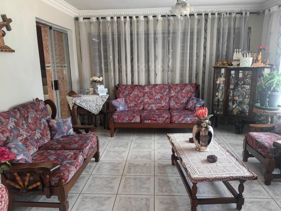 5 Bedroom Property for Sale in Elspark Gauteng