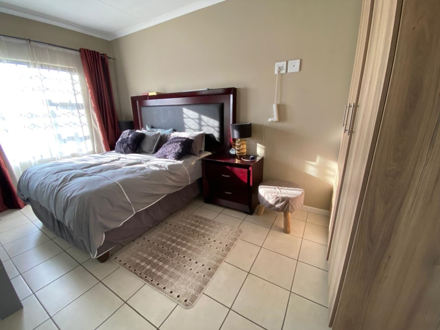 3 Bedroom Property for Sale in Sonneveld Gauteng