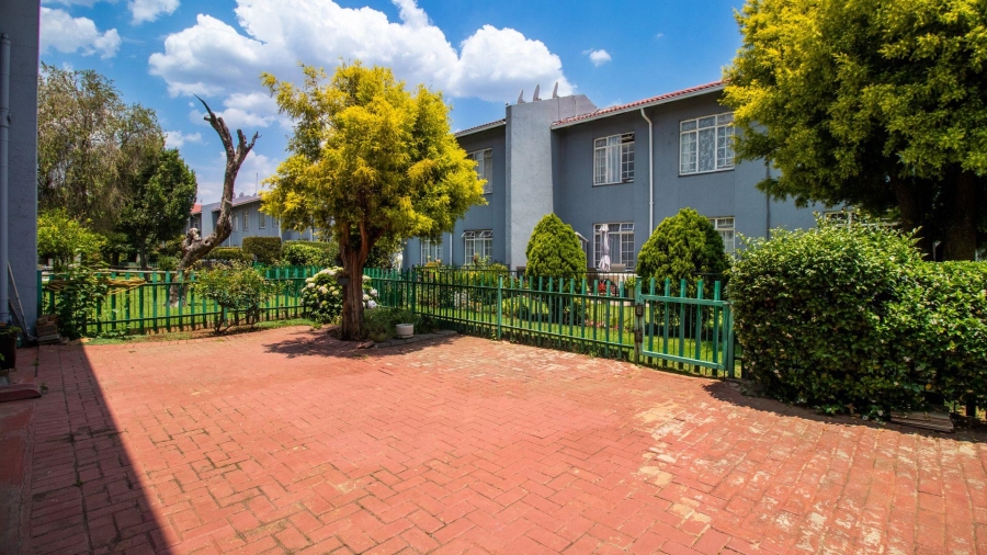 2 Bedroom Property for Sale in Beyerspark Gauteng