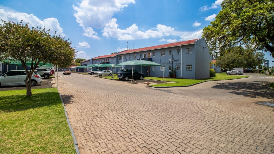 2 Bedroom Property for Sale in Beyerspark Gauteng