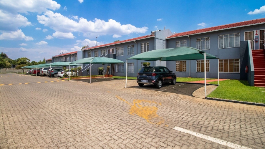 2 Bedroom Property for Sale in Beyerspark Gauteng