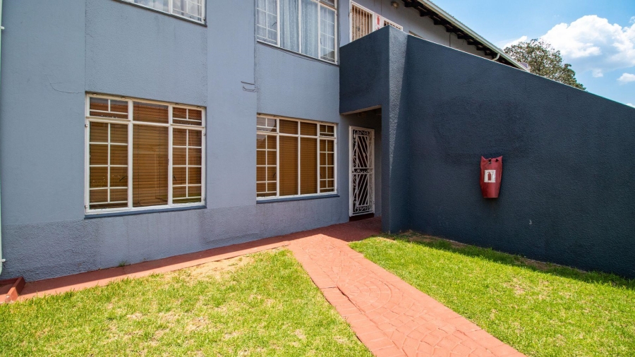 2 Bedroom Property for Sale in Beyerspark Gauteng