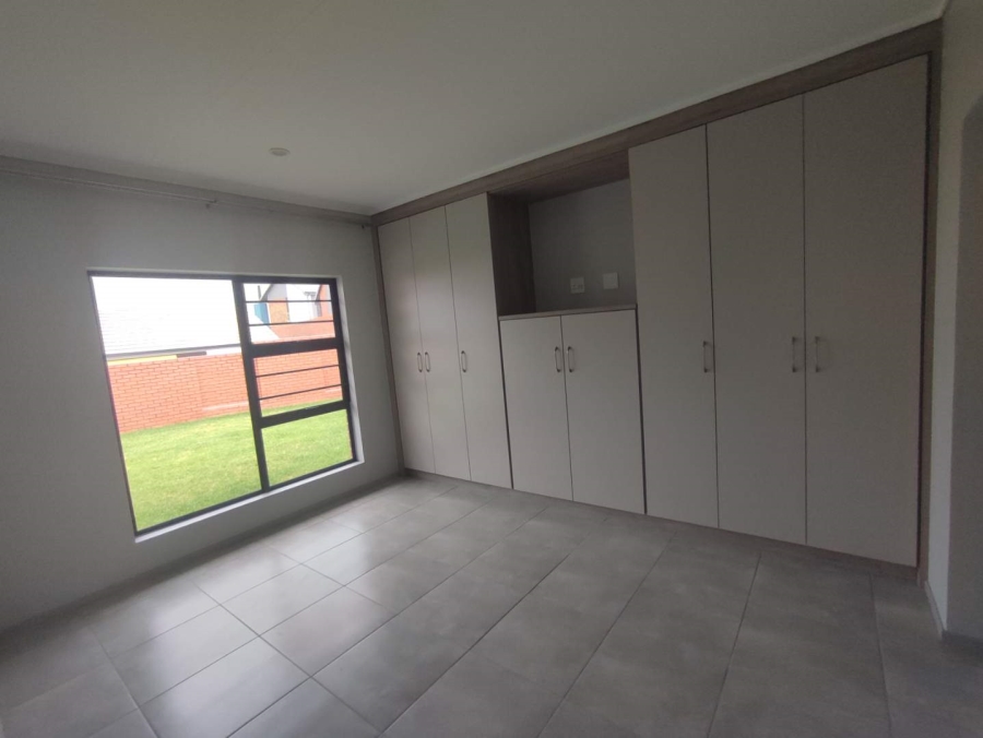 3 Bedroom Property for Sale in Amberfield Gauteng