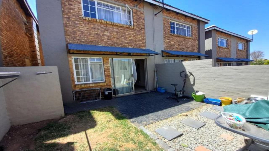 2 Bedroom Property for Sale in Birchleigh Gauteng