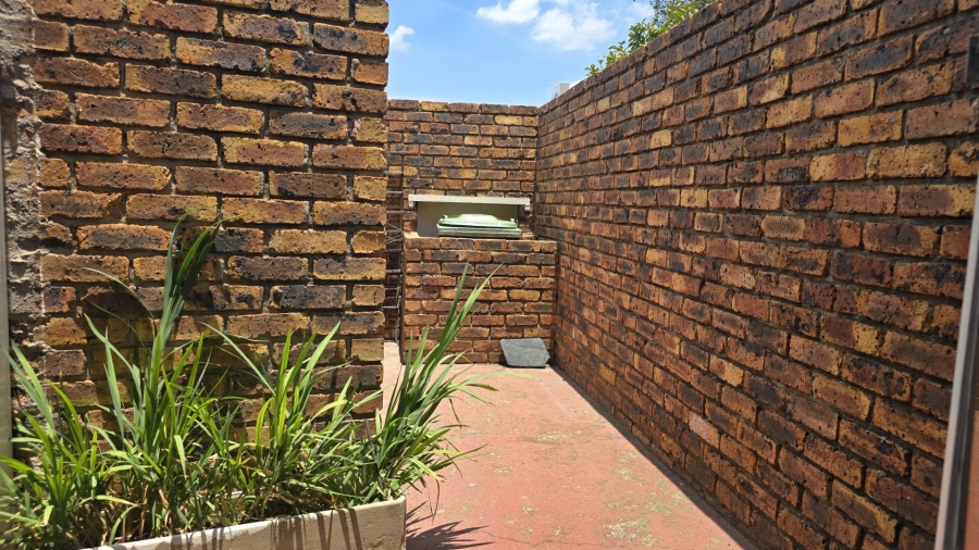 3 Bedroom Property for Sale in Brackenhurst Gauteng