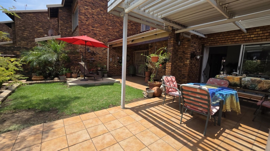 3 Bedroom Property for Sale in Brackenhurst Gauteng